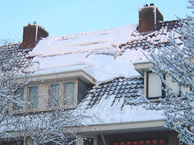 10 PV panels and 2 hot water producing collector panels of colleague Floris Wouterlood's solar energy system in Leiden are covered with a thick layer of snow.